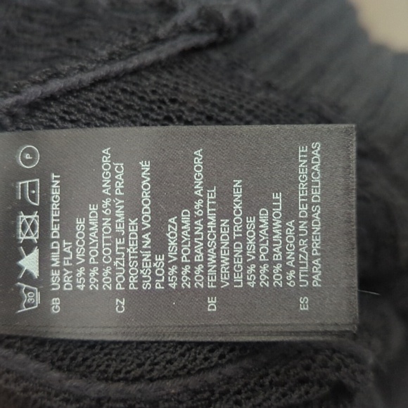 H&M Classic Black Crewneck Cable Knit Sweater Angora Cotton Blend - XS NWT - Picture 6 of 7